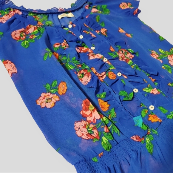 Hollister Sheer Garden Floral Top - Picture 3 of 9